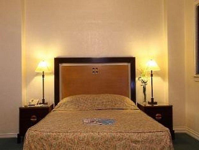 Sunny Bay Suites Manila Exterior photo