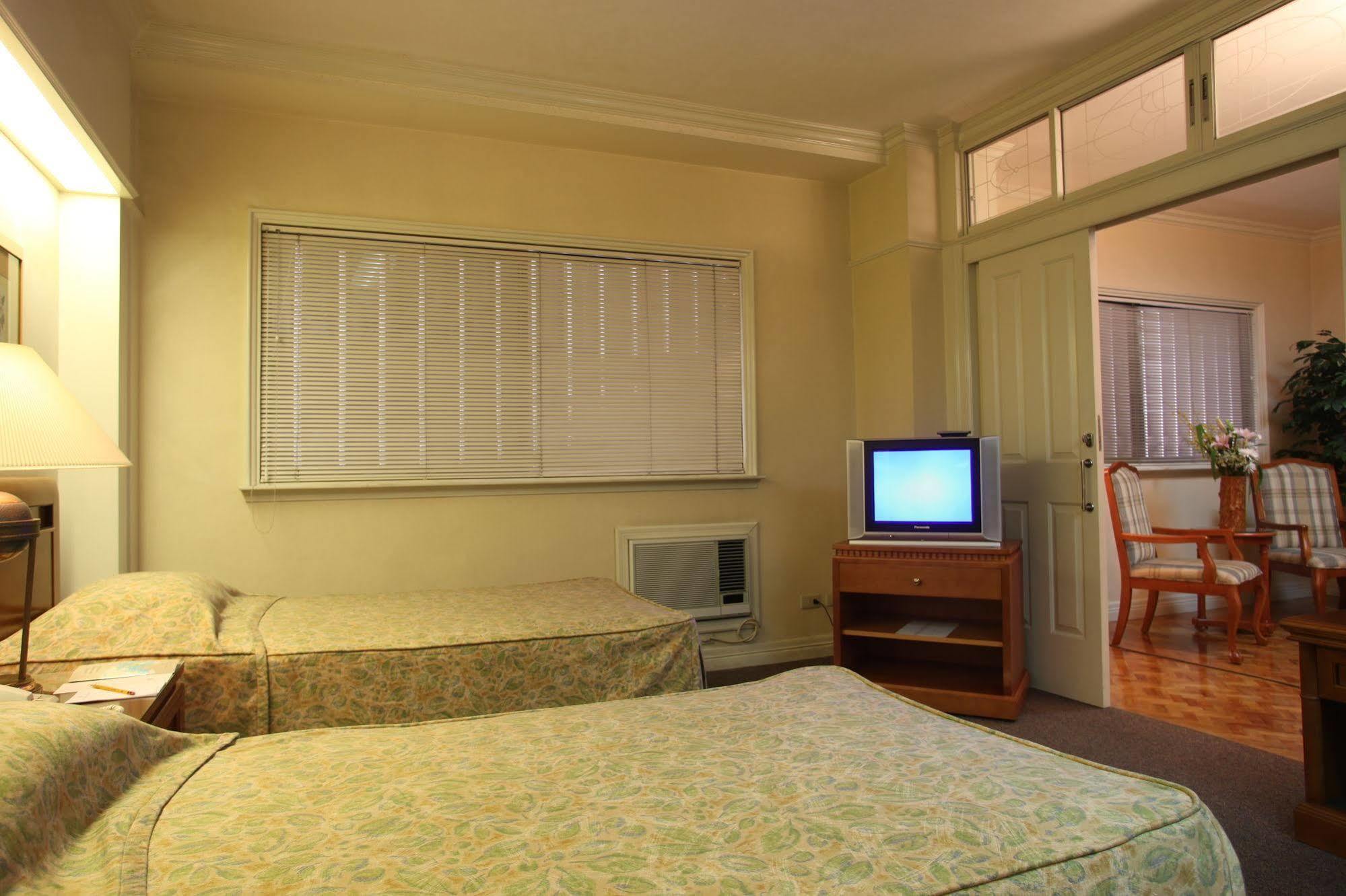 Sunny Bay Suites Manila Exterior photo