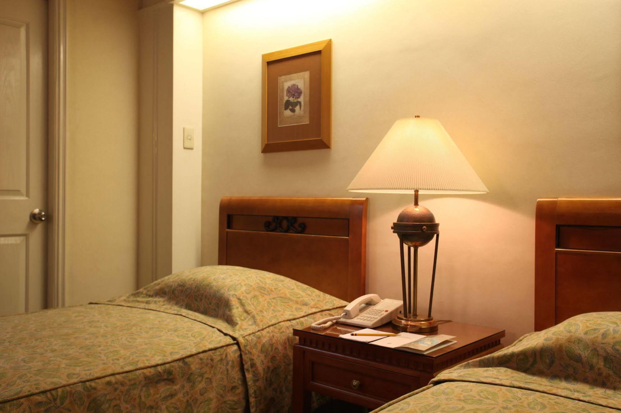 Sunny Bay Suites Manila Exterior photo
