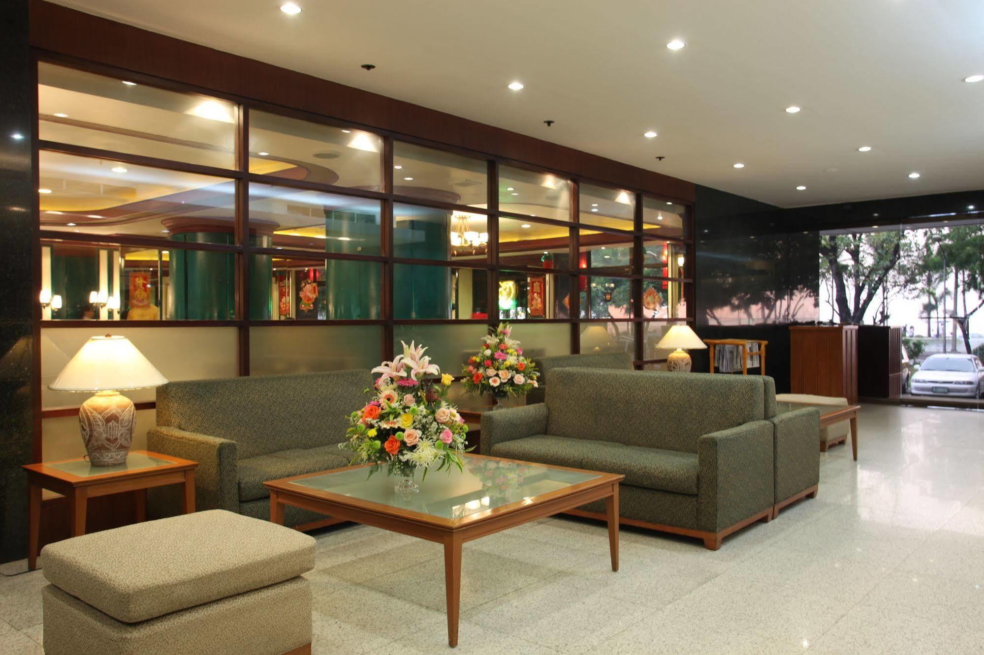 Sunny Bay Suites Manila Exterior photo