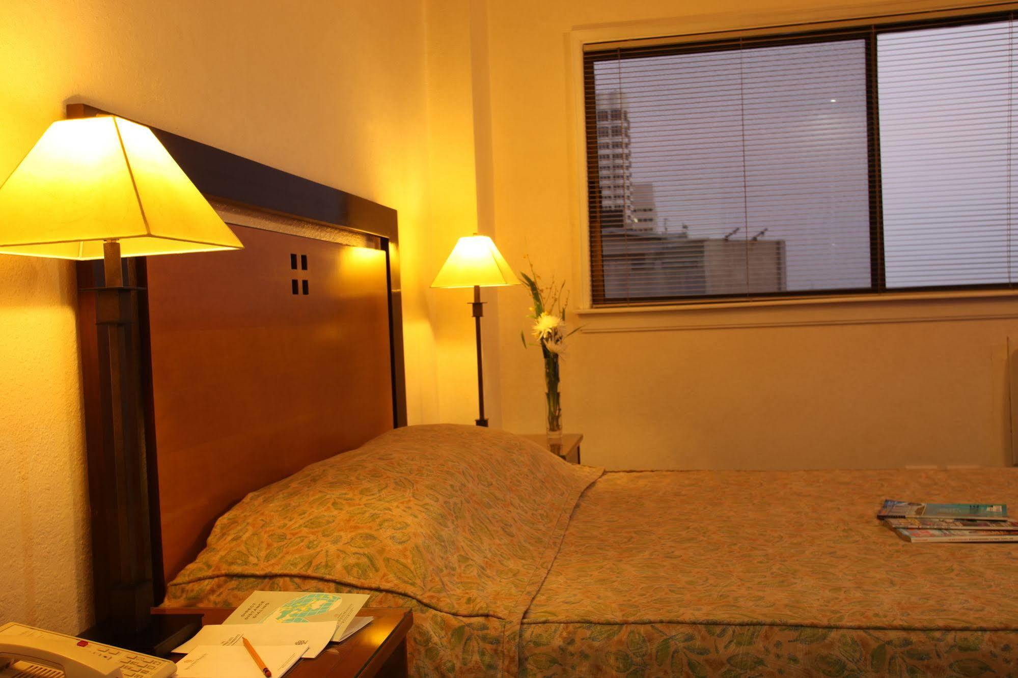 Sunny Bay Suites Manila Exterior photo