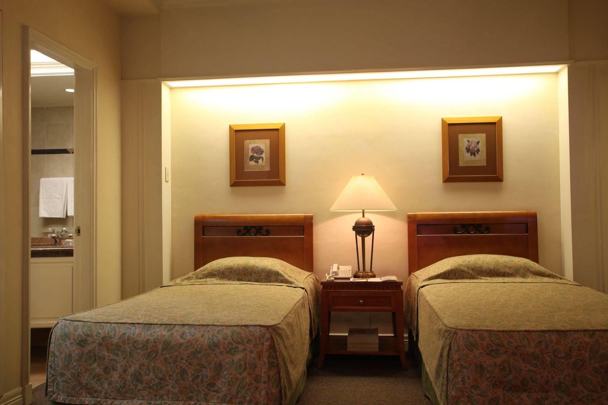 Sunny Bay Suites Manila Exterior photo