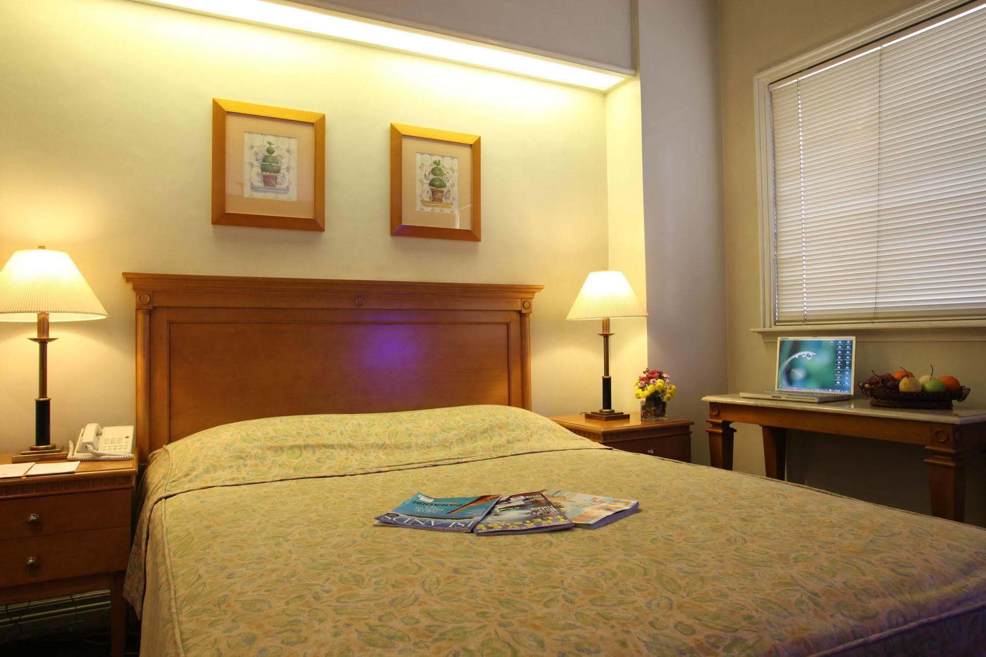 Sunny Bay Suites Manila Exterior photo