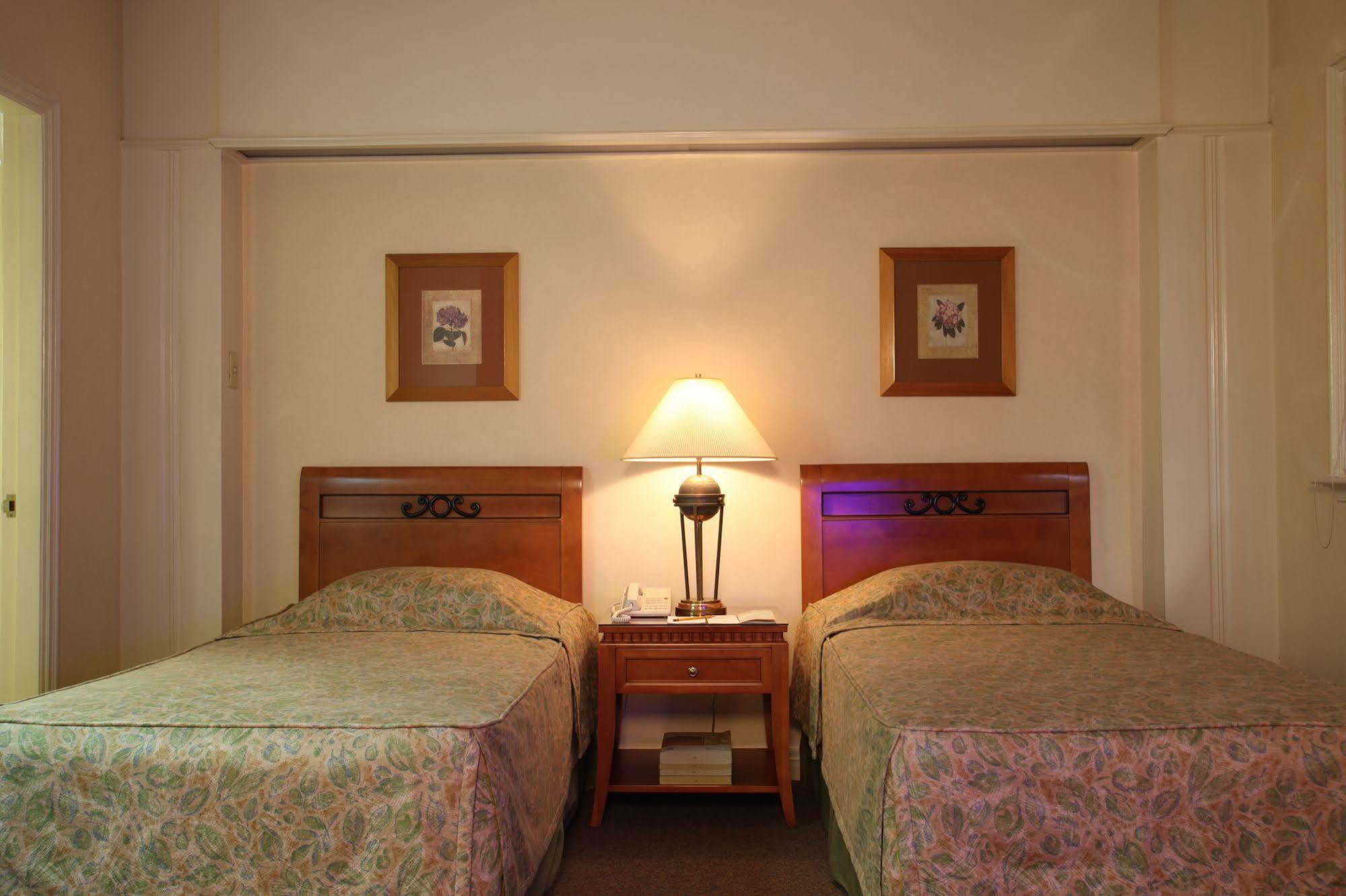 Sunny Bay Suites Manila Exterior photo